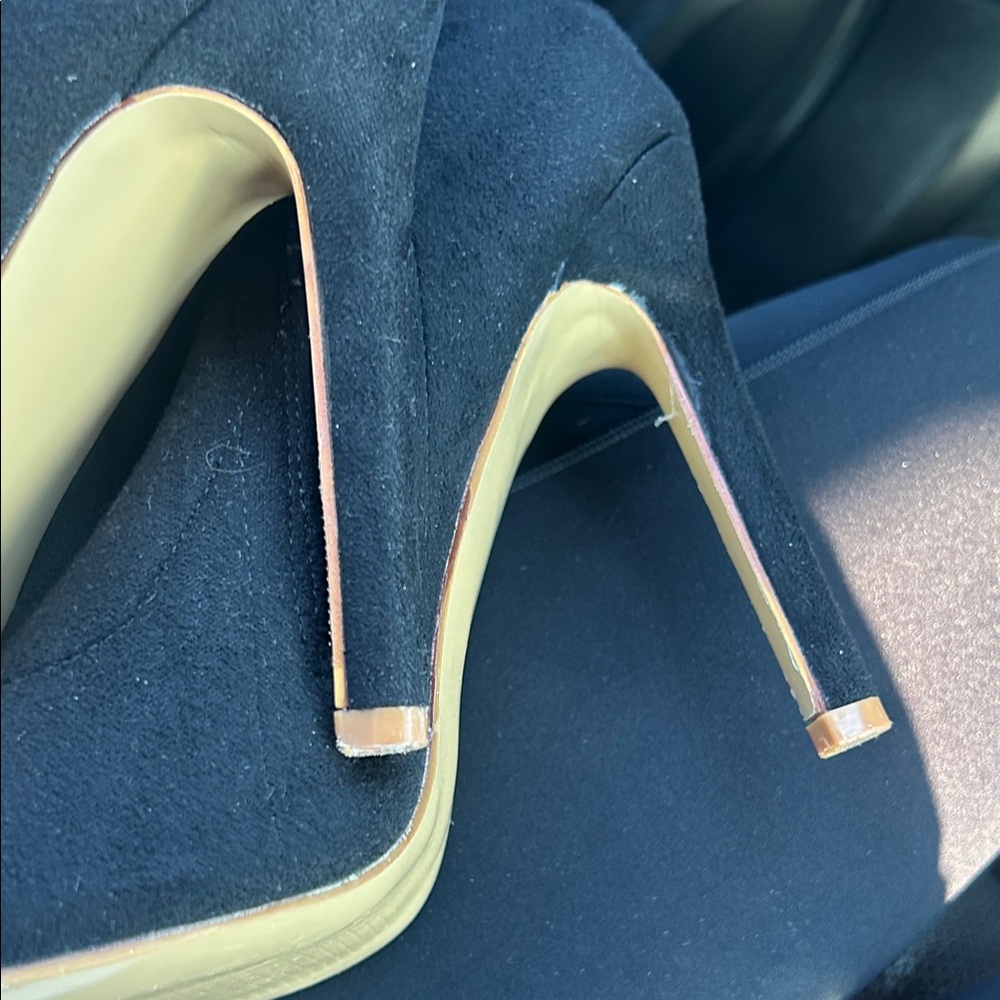 Elegant Black Stiletto Heels - Picture 7 of 8